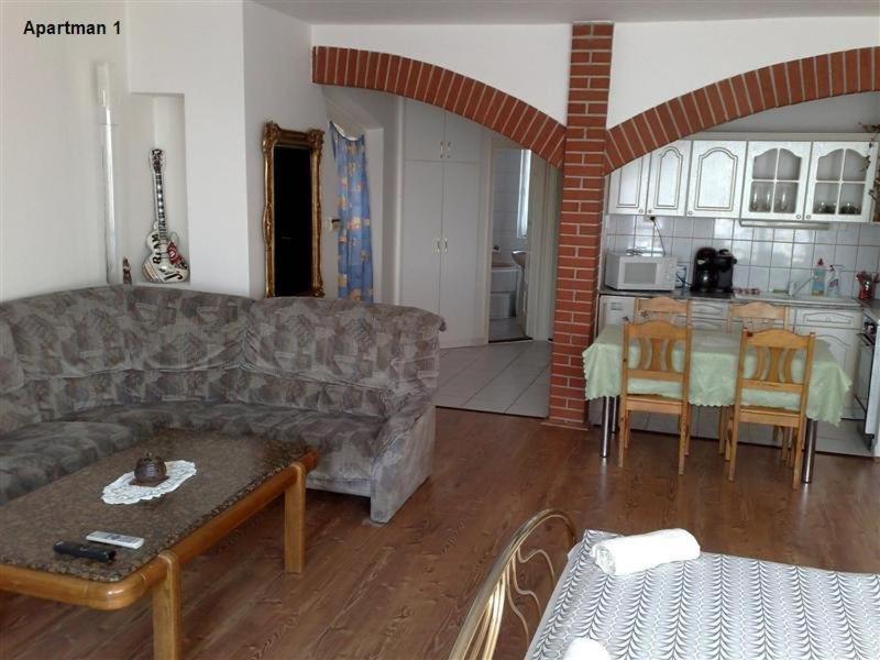 Marci Villa Pecs Room photo